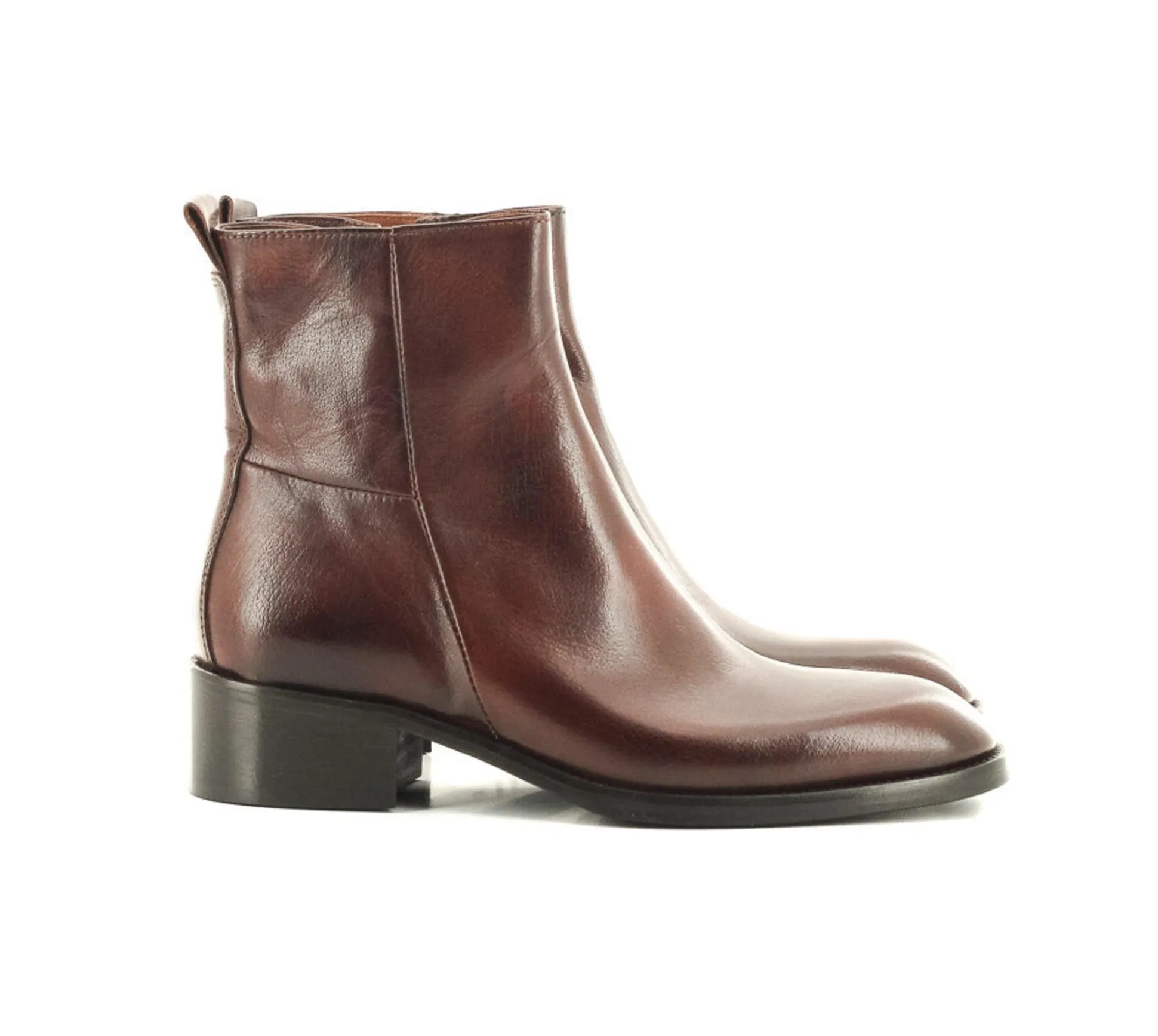 BOOTS D940